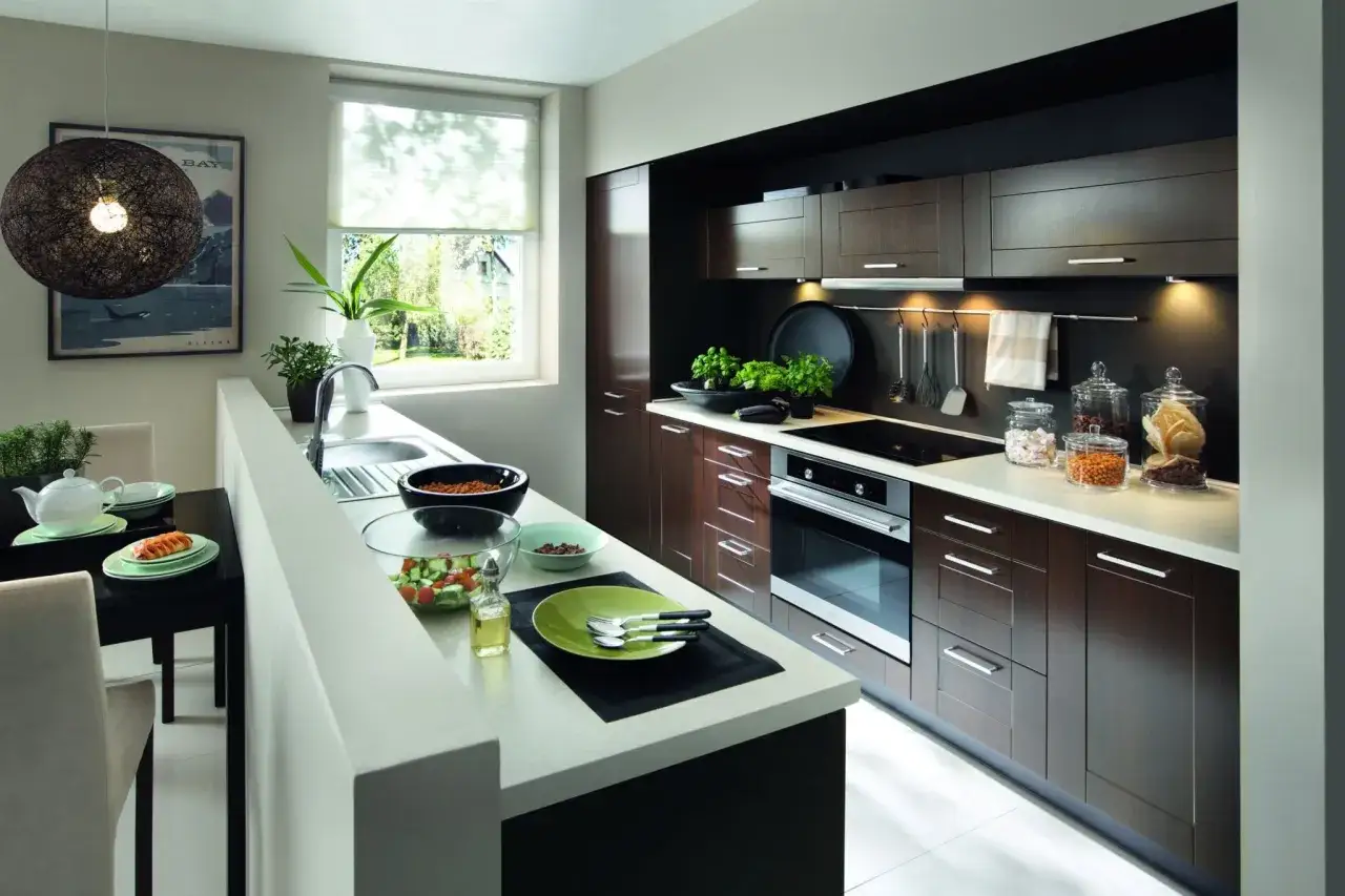 Piekarnik pod płytą czy w słupku: który wybór najlepiej spełni Twoje potrzeby?