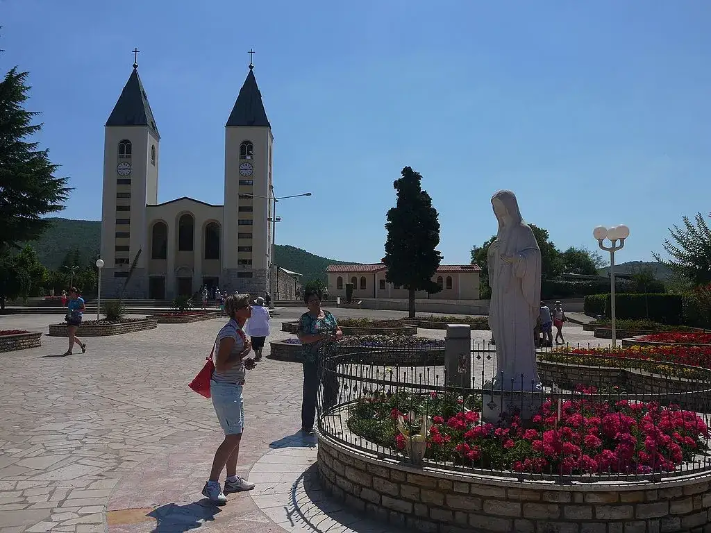 W jakim kraju znajduje się Medjugorie? Odkryj jego niezwykłe znaczenie