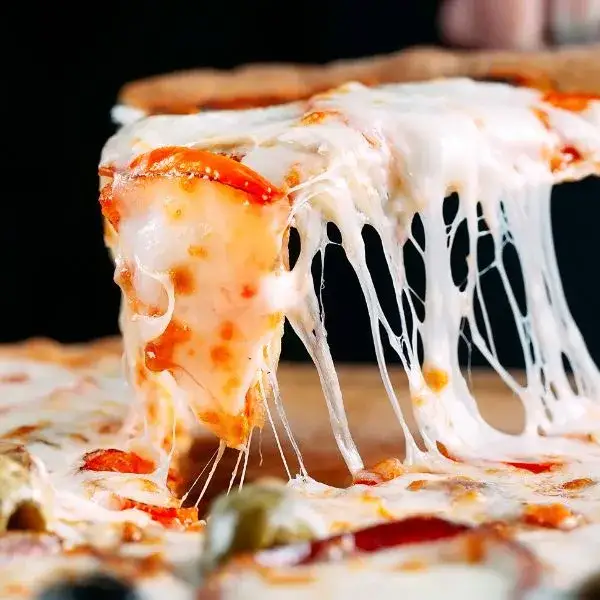 Jaki ser na pizzę? Odkryj najlepsze opcje dla idealnego smaku