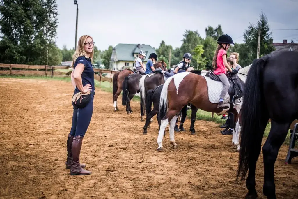Klub jeździecki Łańsk - odkryj wyjątkowe jazdy konne w pięknej scenerii