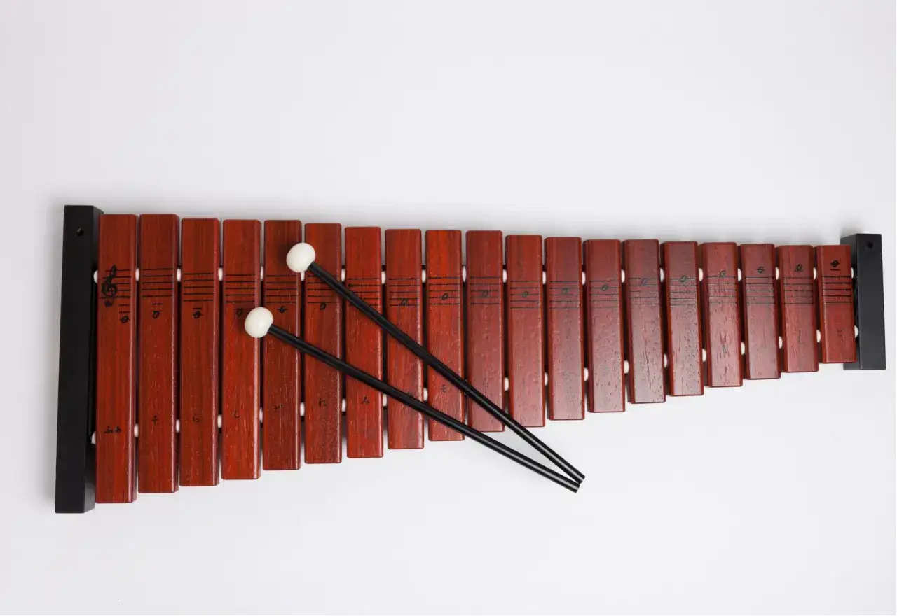 Jak zagrać 100 lat na cymbałkach – prosta nutografia dla każdego