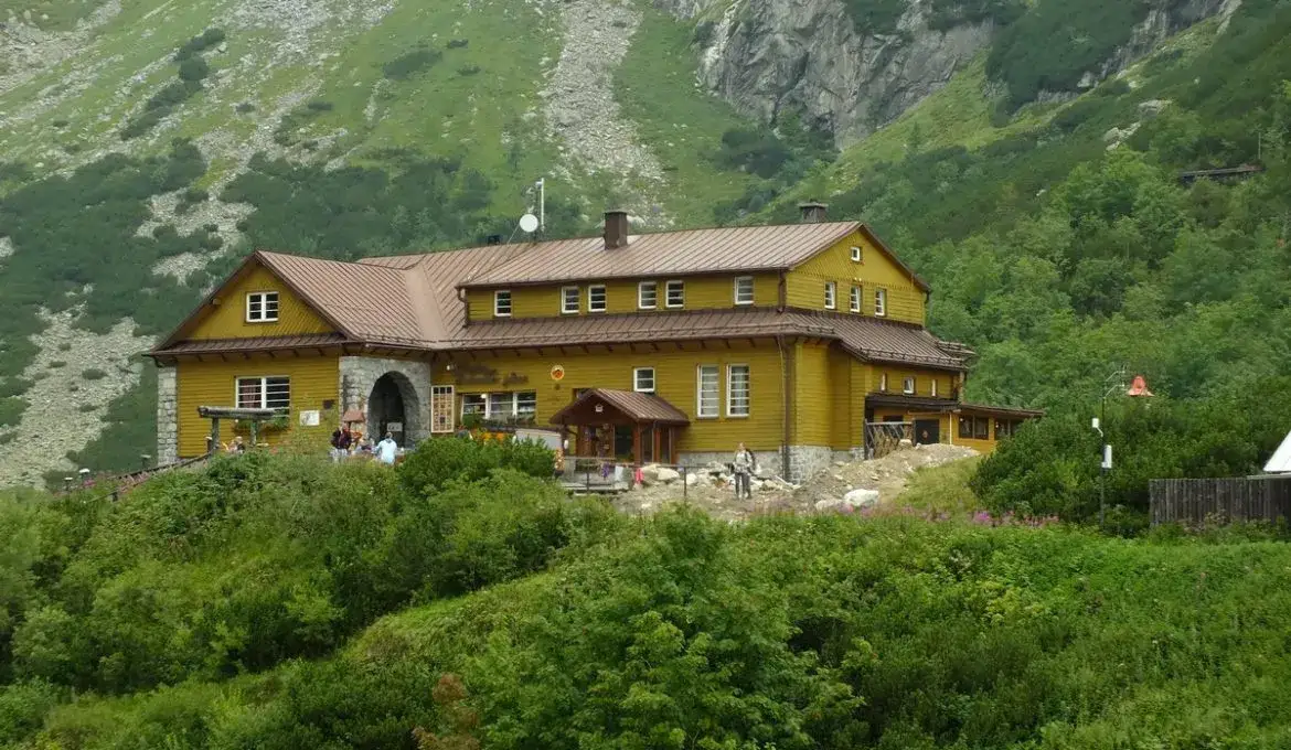 Schroniska Tatry Słowackie: Kompletna Lista i Praktyczne Porady