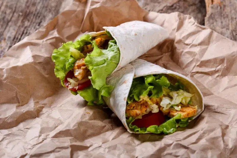 Ile kalorii ma tortilla z kurczakiem? Zaskakujące wartości odżywcze!