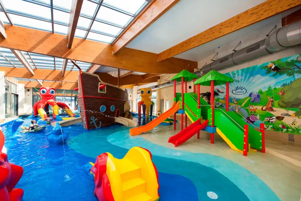 Gdzie na wakacje z 2 letnim dzieckiem? Bezpieczne i radosne miejsca