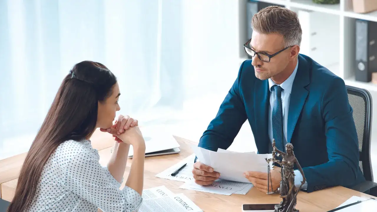 Czym się zajmuje adwokat? Kluczowe obowiązki i specjalizacje