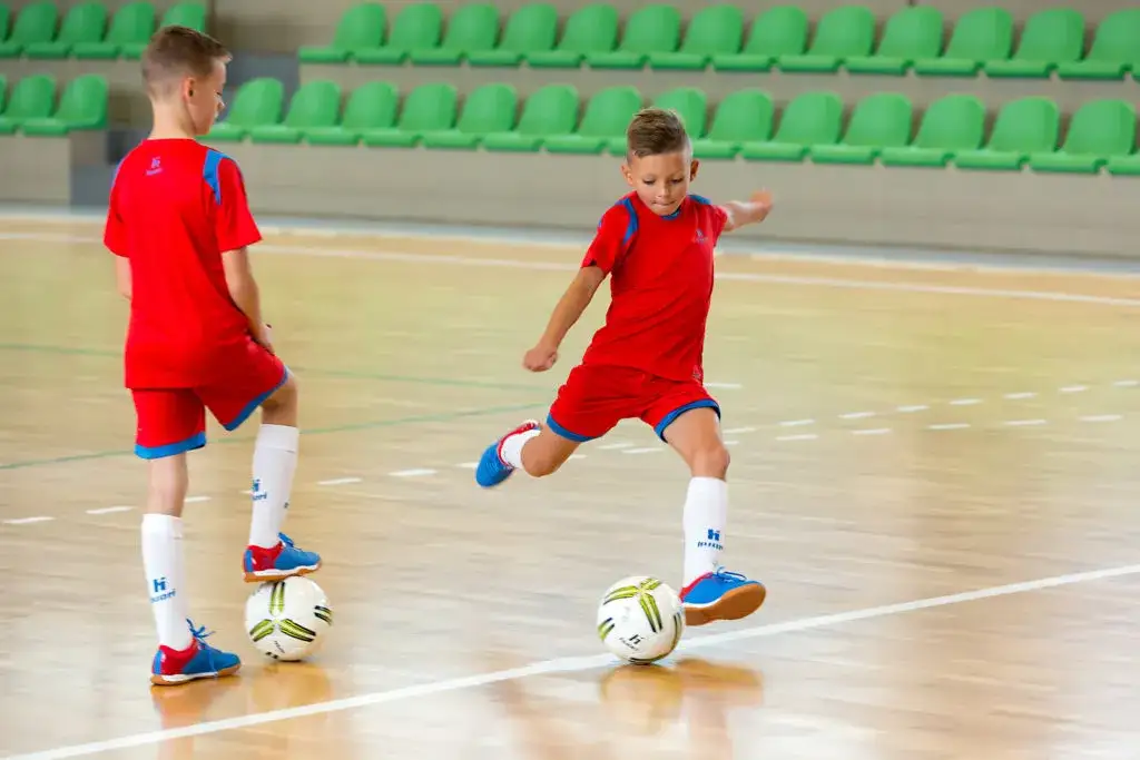 Jakie buty do halówki wybrać, by uniknąć kontuzji i zyskać komfort?