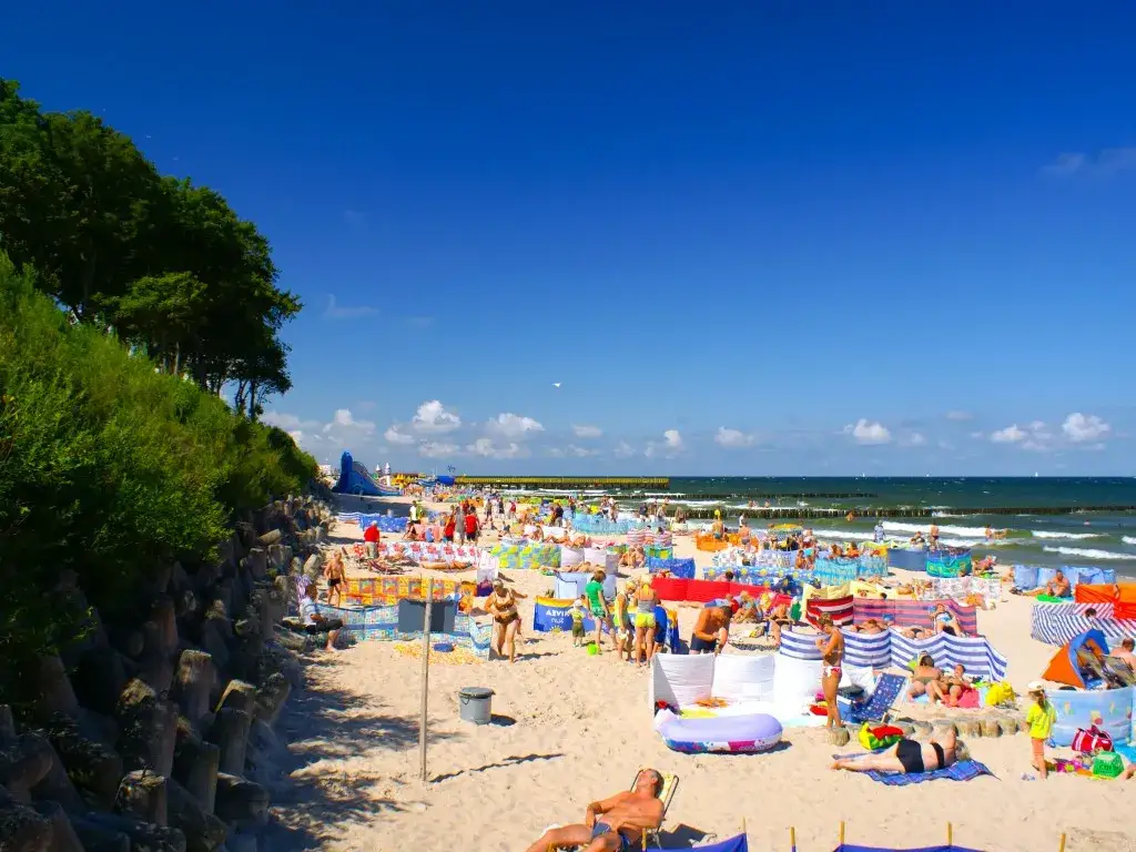 Gdzie leży Ustronie Morskie? Odkryj jego wyjątkową lokalizację