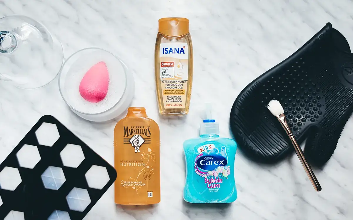 Jak często myć gąbkę do makijażu, aby uniknąć problemów ze skórą?