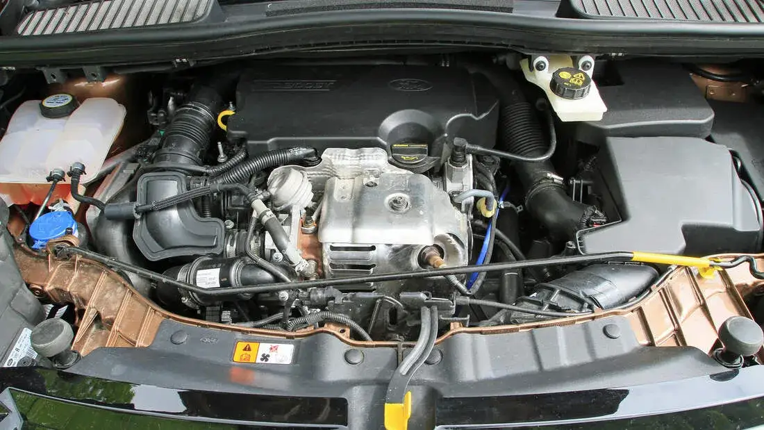 Ford C-Max jaki silnik wybrać? Odkryj najlepsze opcje silnikowe
