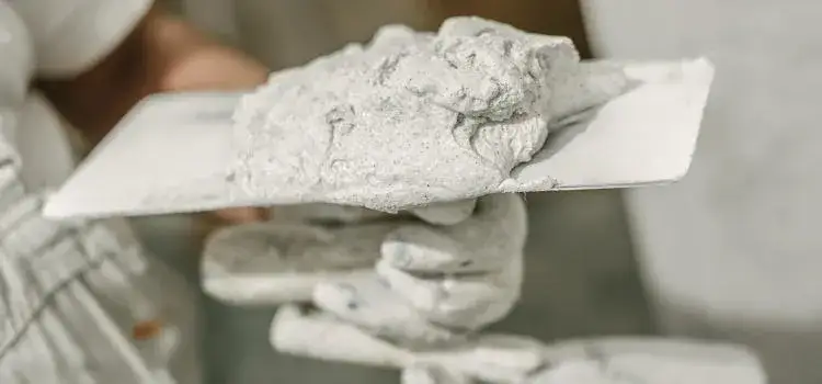 Co to jest zaprawa wapienna? Poznaj jej zalety i zastosowania w budownictwie