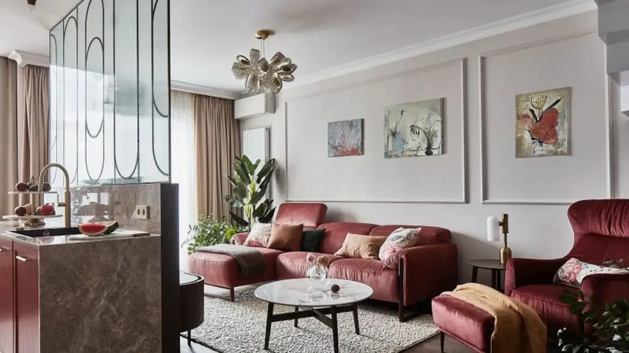 Inspiracje na ścianę przy stole w salonie – stwórz elegancką aranżację