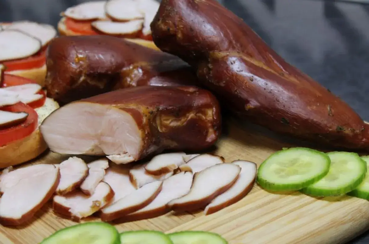 Jak długo wędzić pierś z kurczaka, aby uzyskać idealny smak?