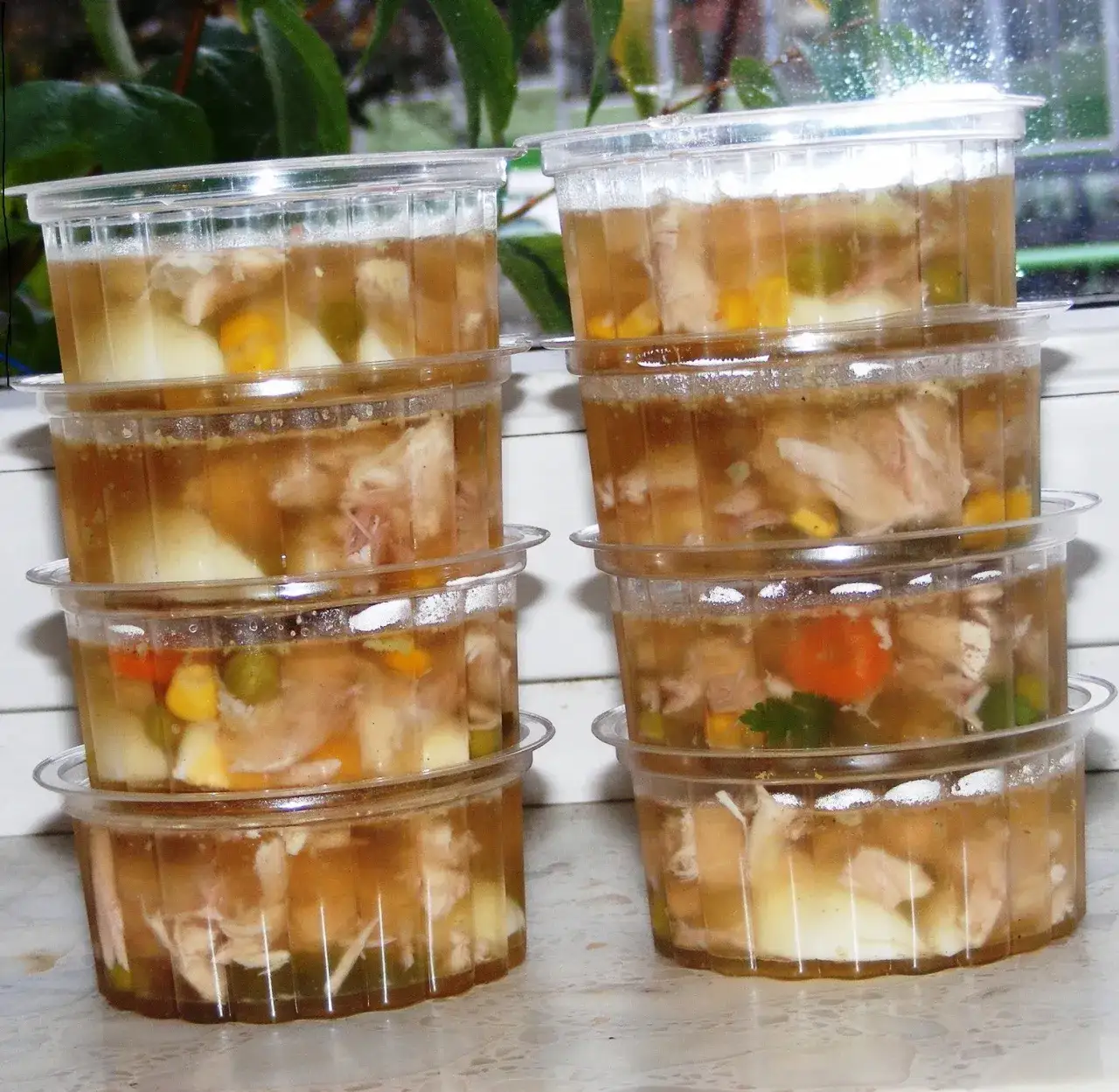 Jak zrobić galaretkę z rosołu - prosty przepis na idealną potrawę