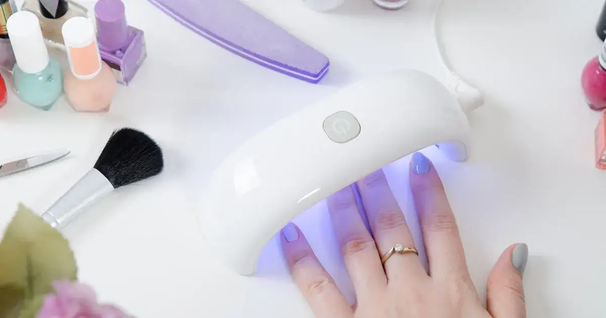 Jak używać urządzenia do manicure i pedicure? Zrób to bezbłędnie!