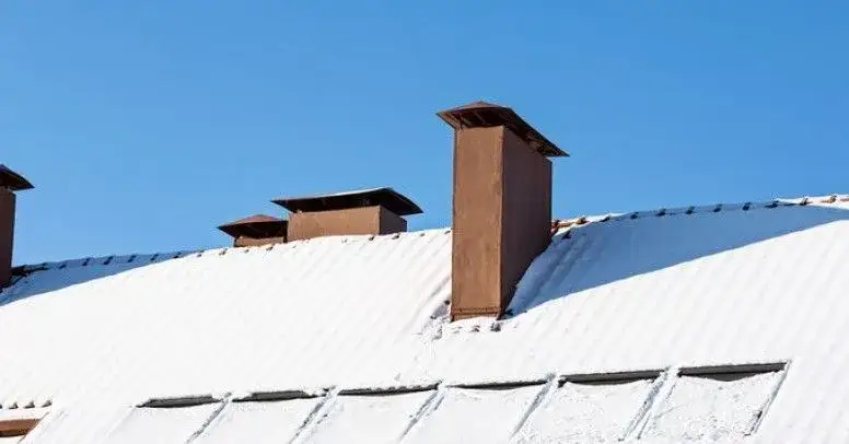 Jak zrzucić śnieg z dachu bez ryzyka uszkodzenia konstrukcji