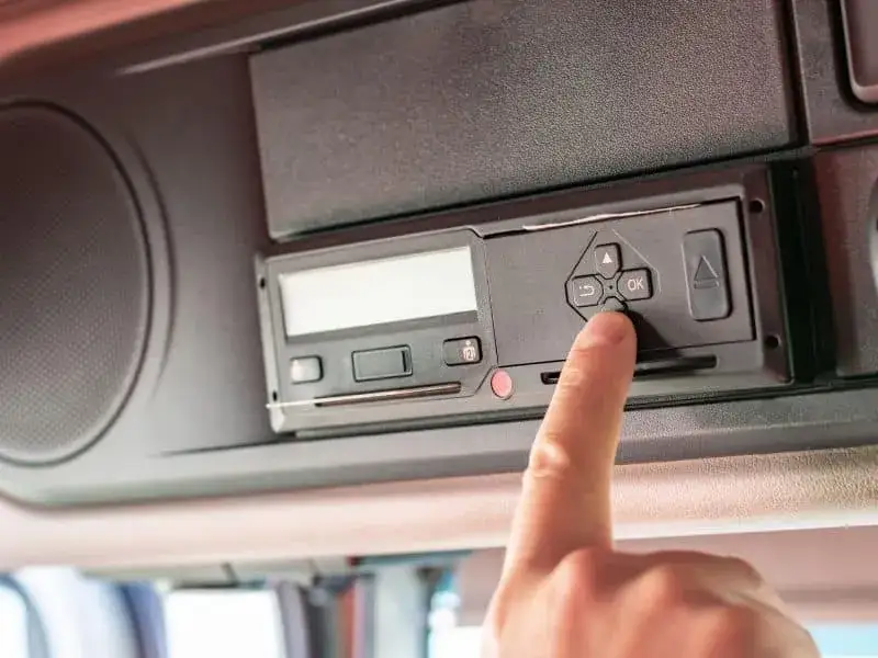 Czas pracy kierowcy: ile godzin dziennie można pracować legalnie?