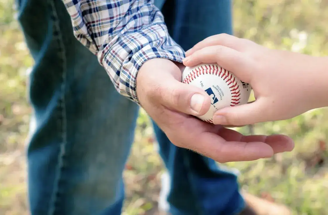 Dzień tylko z tatą – jak zamienić zwykły prezent w piękne wspomnienie?
