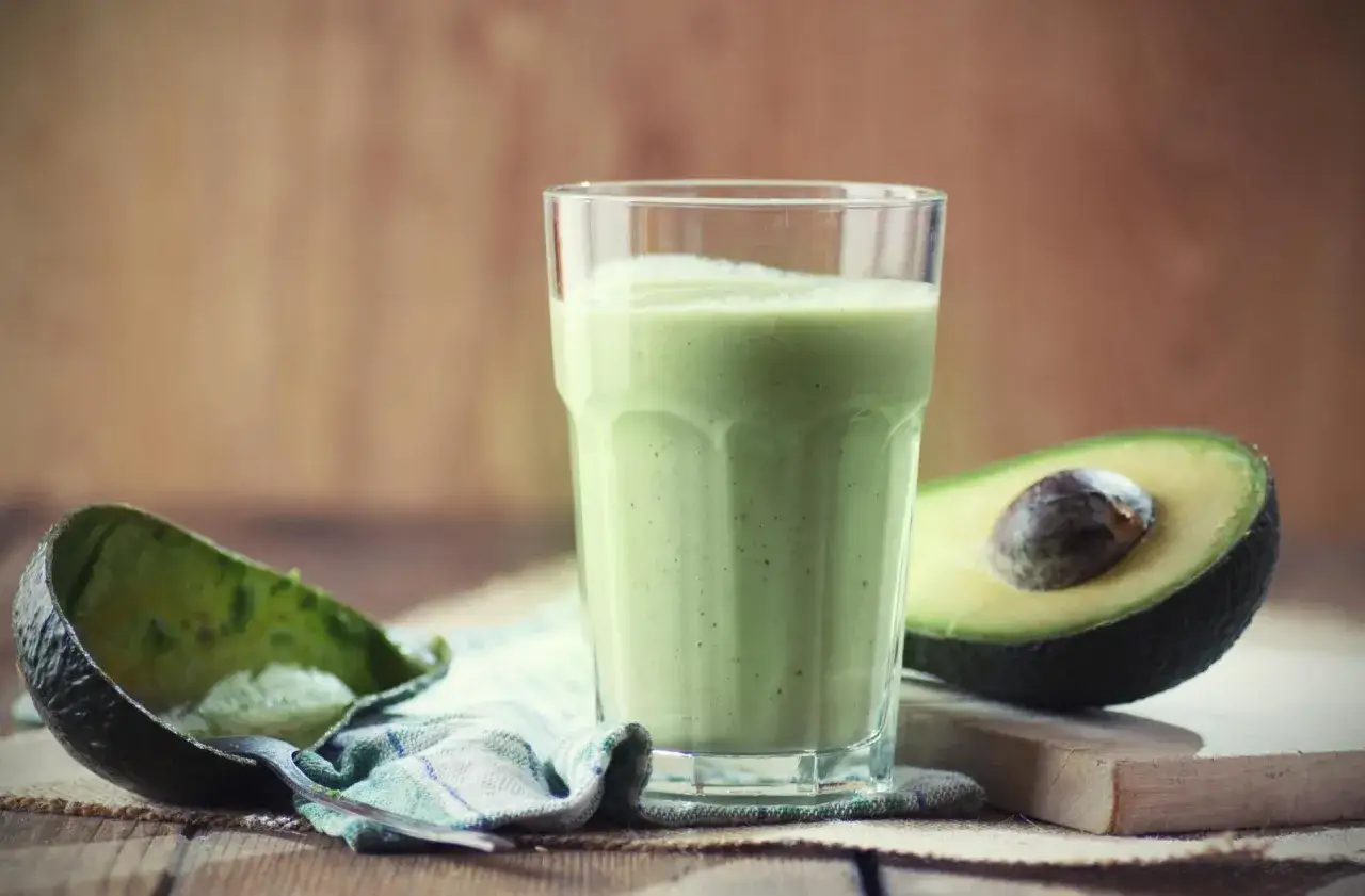 Zdrowy koktajl z awokado i banana, który zachwyci Twoje podniebienie