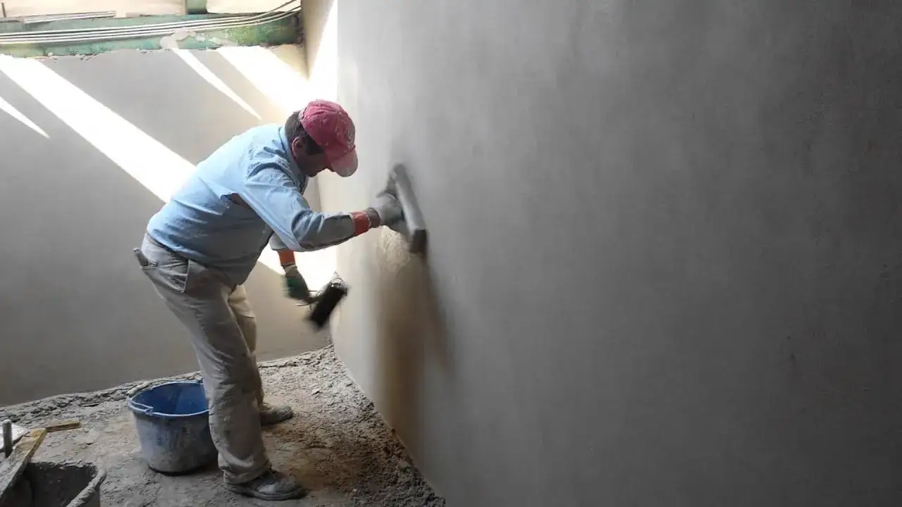 Czym gruntować tynki cementowo-wapienne, aby uniknąć problemów?