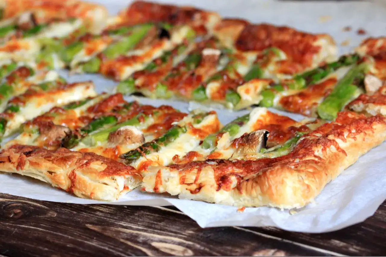 Szybkie i łatwe przepisy na kolacje z ciasta francuskiego, które zaskoczą