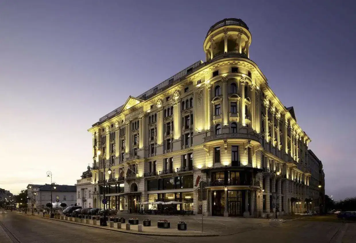 Gdzie nocować w stolicy? Najlepsze hotele z częścią rozrywkową w Warszawie