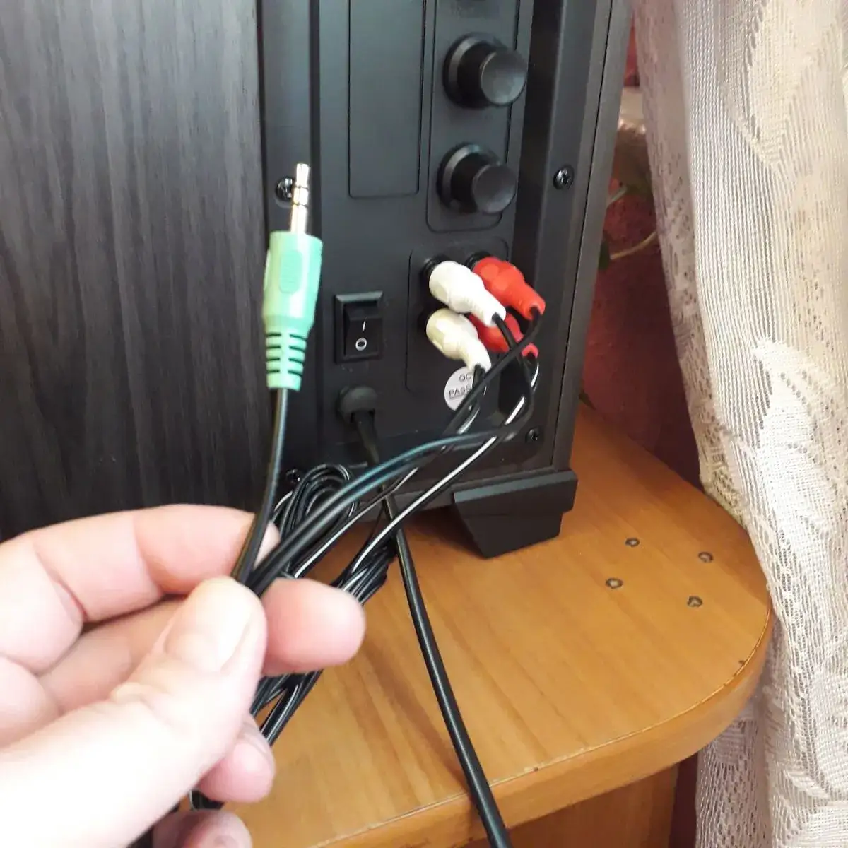 Jak łatwo podłączyć głośnik JBL do telewizora i poprawić jakość dźwięku