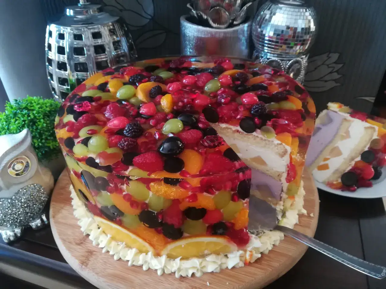 Jak zrobić pyszny tort owocowy? Prosty przepis i porady dekoracyjne