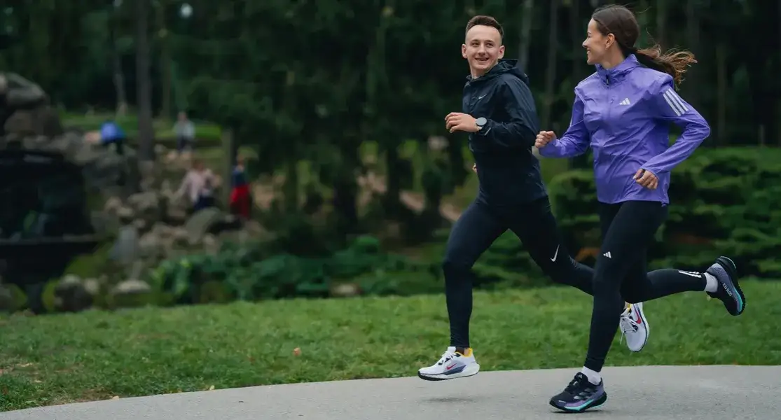 Jaką kurtkę do biegania wybrać, aby uniknąć nieprzyjemnych warunków?