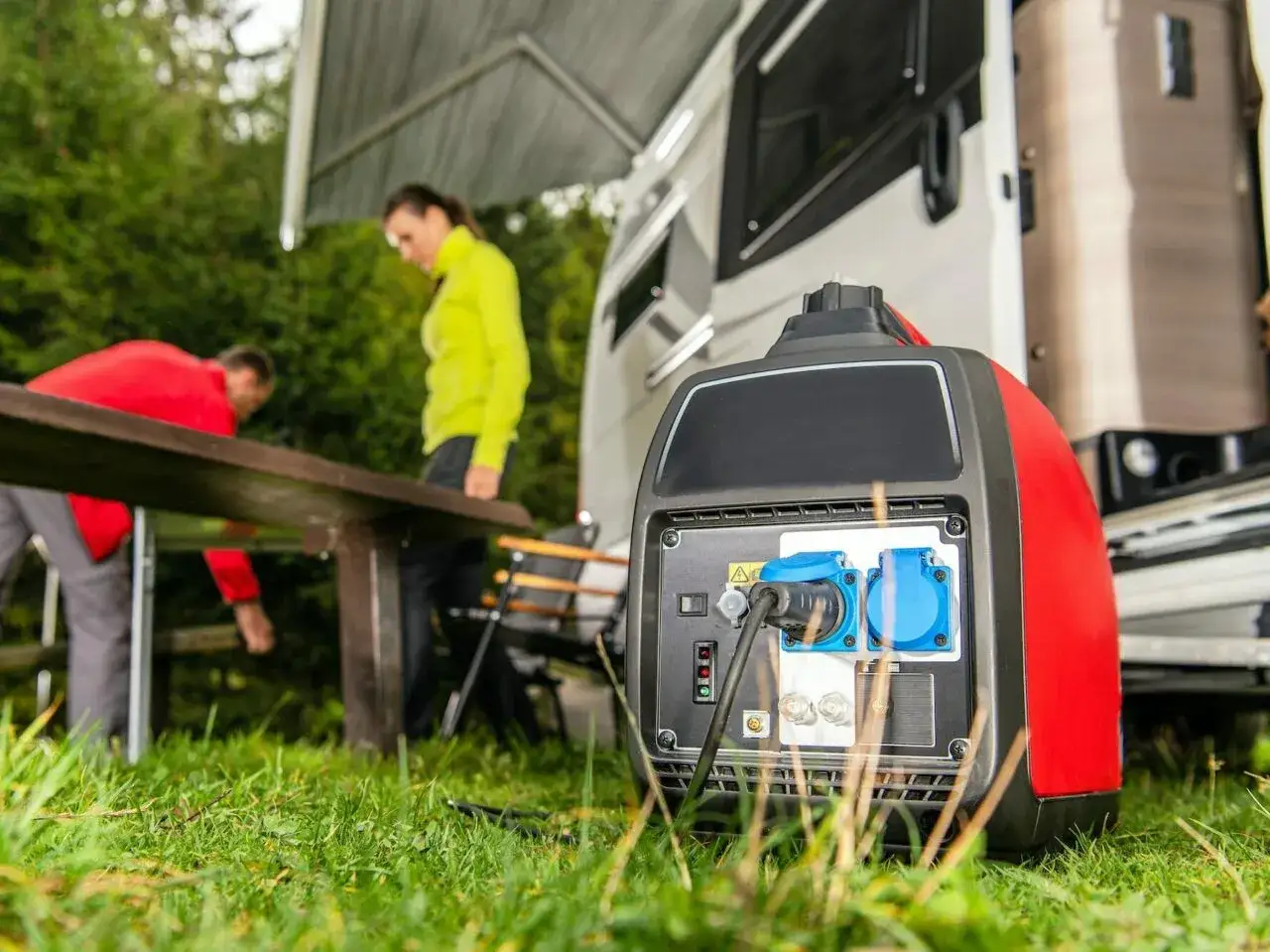 Agregat AVR czy inwerter? Poznaj różnice, które zmienią twoje myślenie o zasilaniu