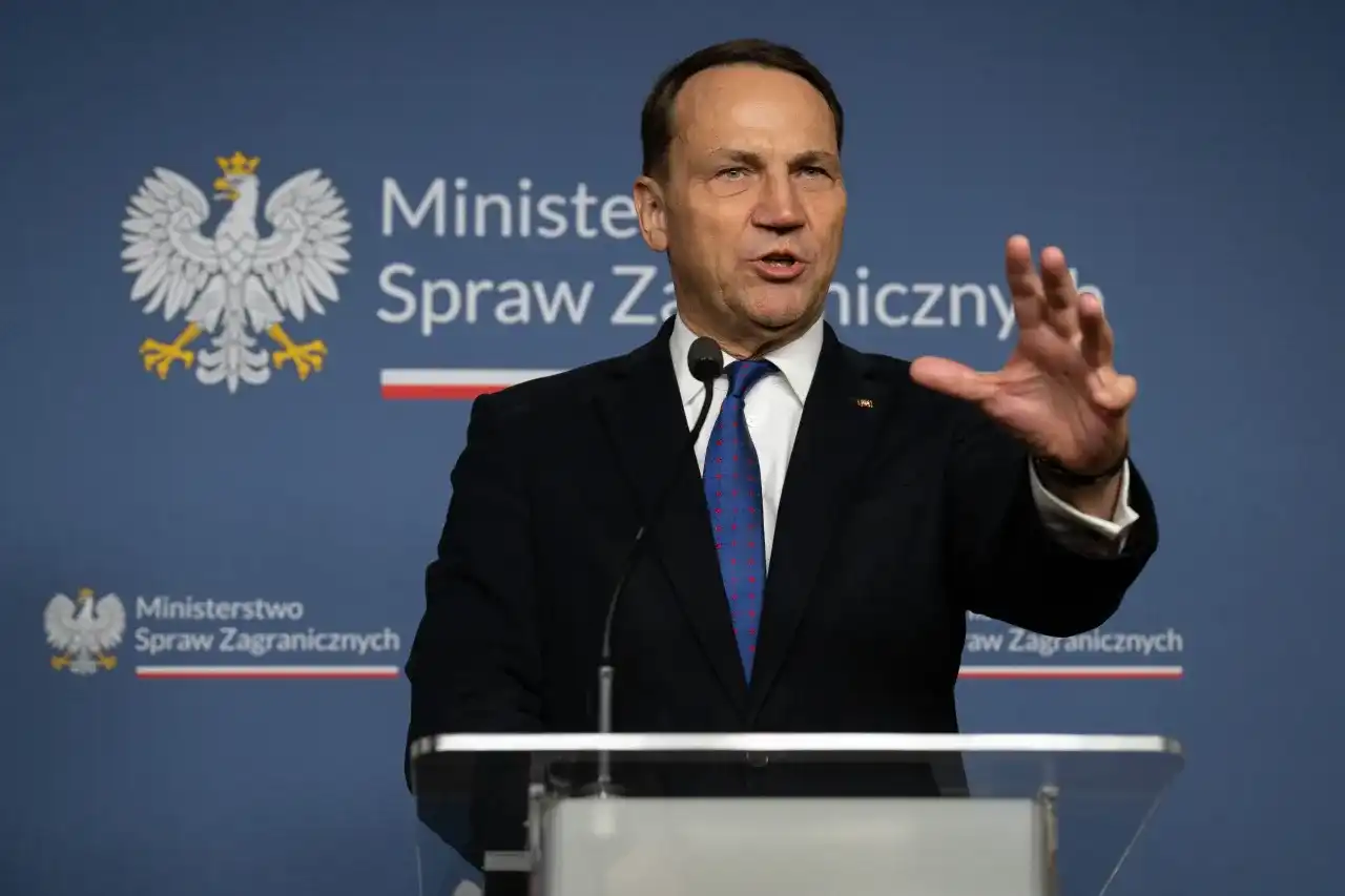 Spór o ambasadorów: Kto naprawdę rządzi polską dyplomacją?