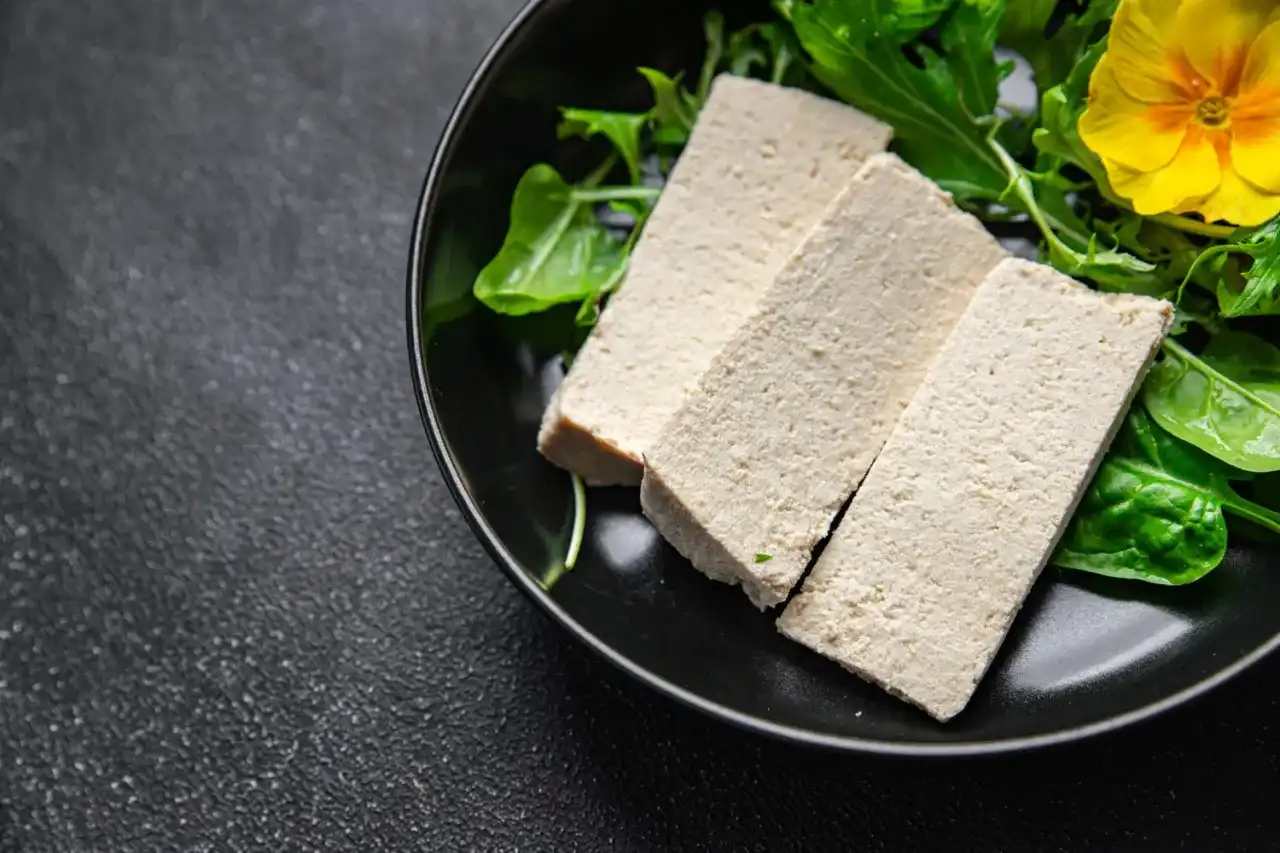 Czy tofu to nabiał? Poznaj prawdę i zaskocz się!