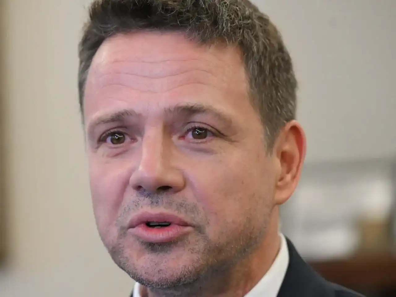 Rafał Trzaskowski: Czy ma doktorat? Fakty i szczegóły