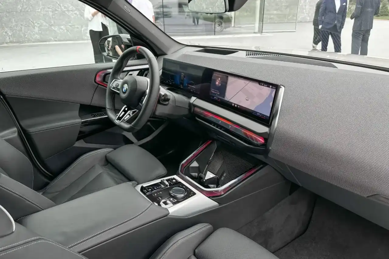 Nowe BMW X3 G45 - silniki, wnętrze i opinie. Którą wersję wybrać?