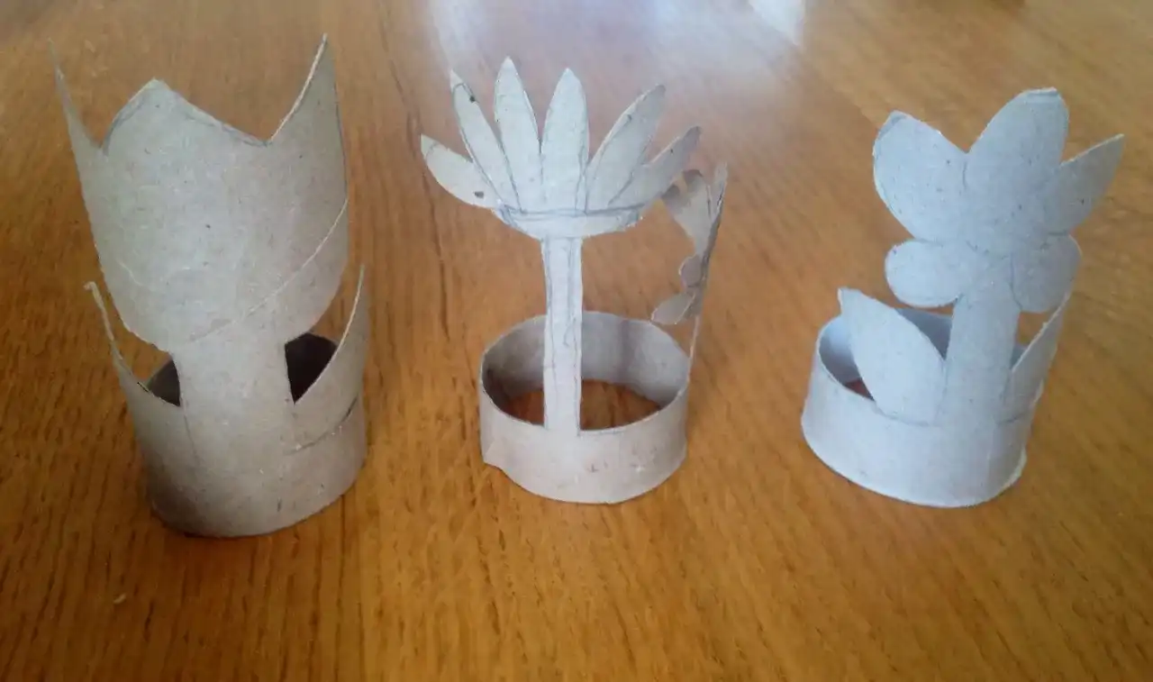 Kwiaty z rolek po papierze: Proste DIY dla dzieci i dorosłych