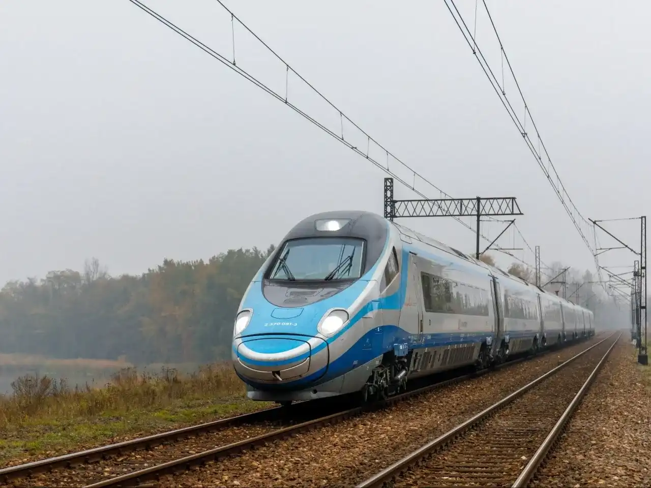 Pendolino Kraków-Warszawa: Tanie bilety, szybka podróż i komfort