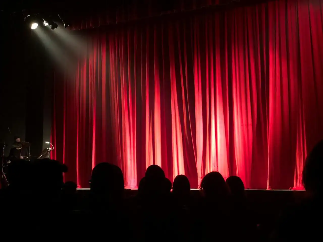 Teatr Współczesny Warszawa - Repertuar 2026 - Jak wybrać spektakl?
