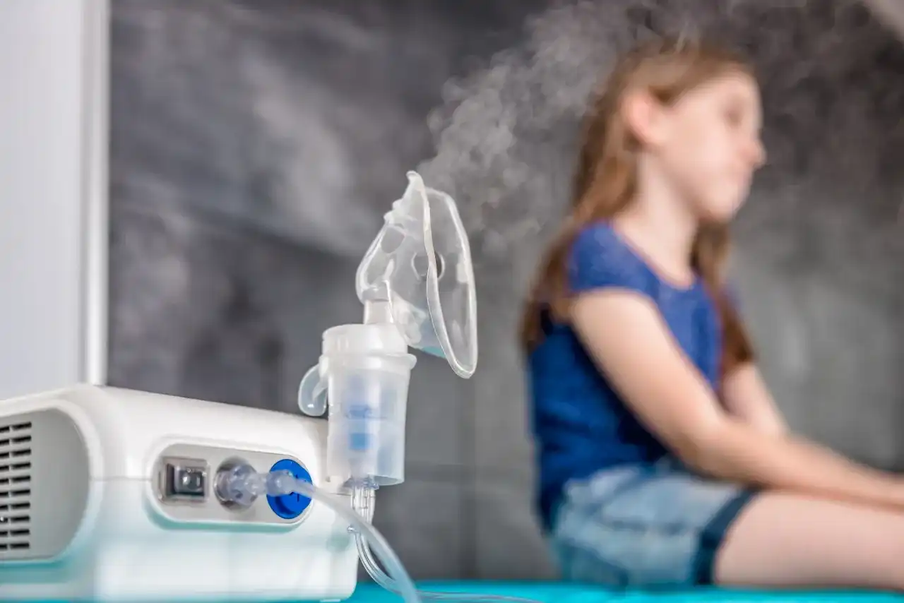 Kiedy inhalacje z soli 3%? Pomaga na kaszel czy szkodzi?