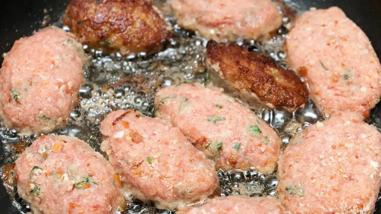 Koniec z rozpadaniem - Idealne kotlety mielone, które zawsze się udają