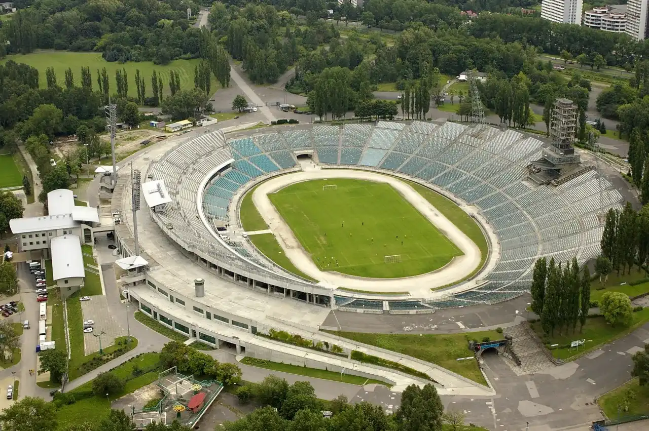Chant po polsku: Od chorału po stadion - poznaj znaczenie