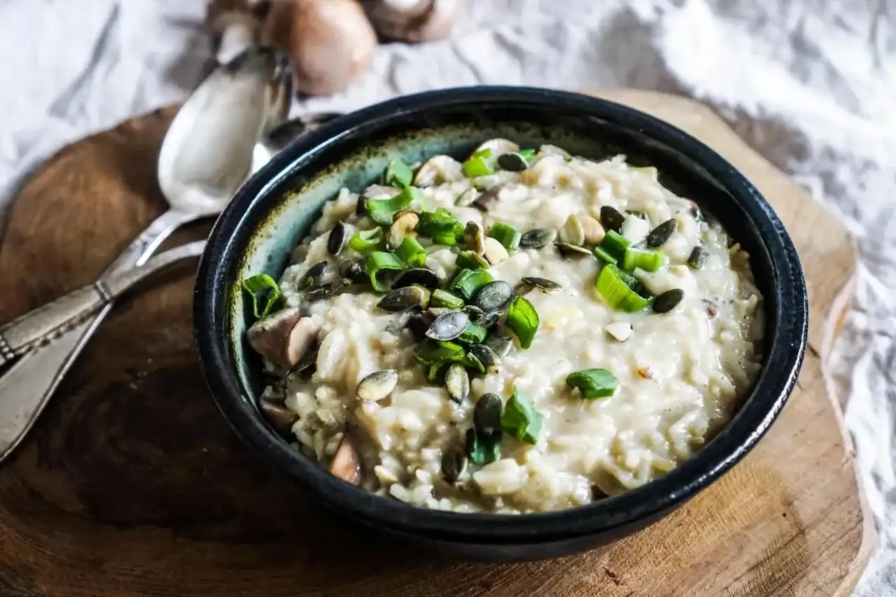 Risotto z pieczarkami - jak uzyskać idealnie kremową konsystencję?