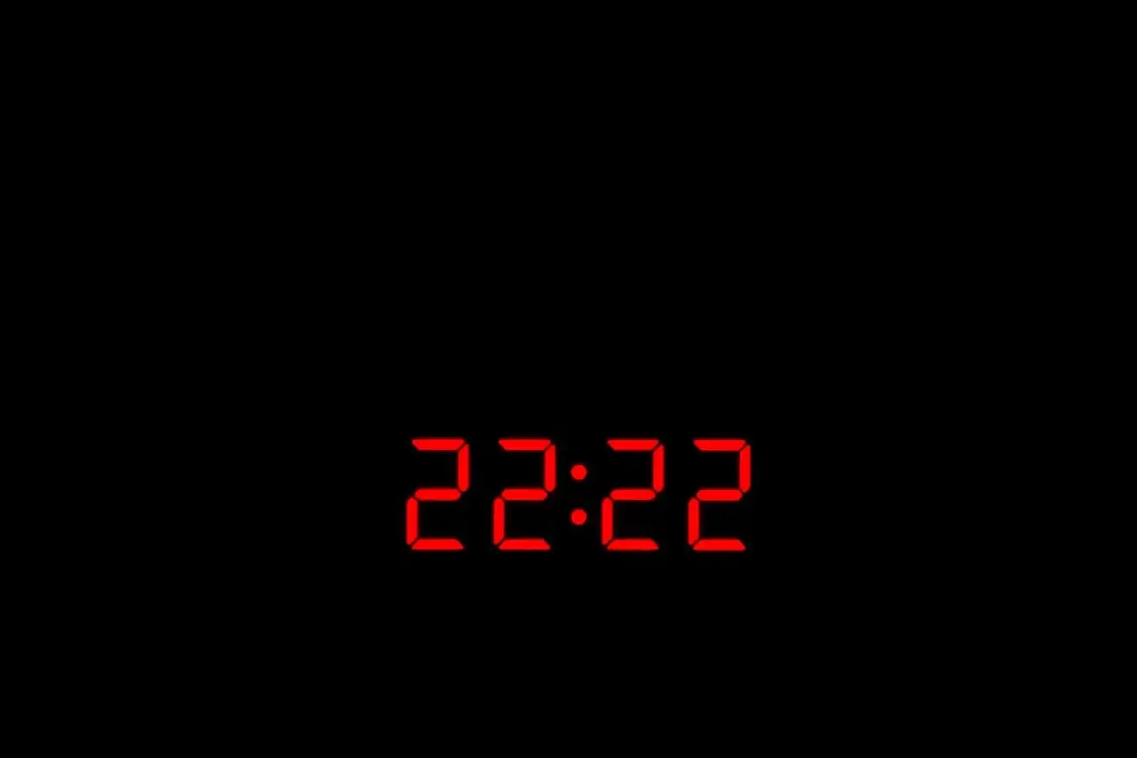 Godzina 22:22 - Co oznacza ten znak w numerologii i miłości?