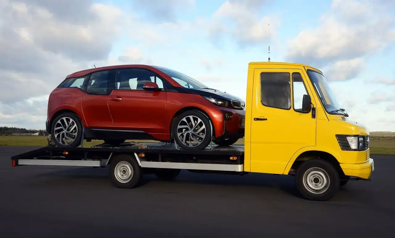 Ile kosztuje prawo jazdy na lawetę? Sprawdź koszty B+E i C+E