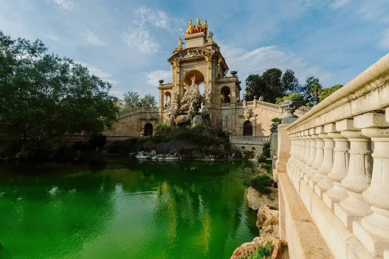 Parc de la Ciutadella: Twój przewodnik po zielonym sercu Barcelony