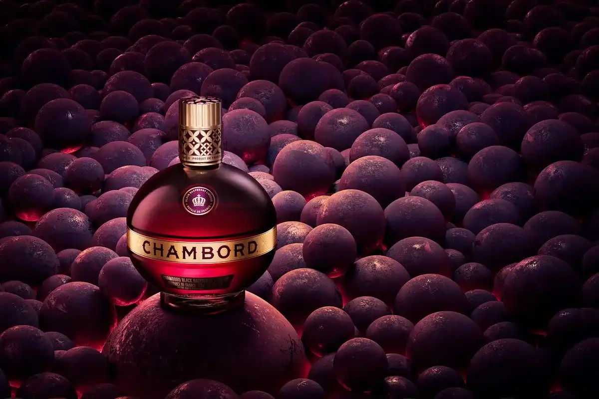 Francuski likier malinowy - Jak smakuje i z czym pić Chambord?