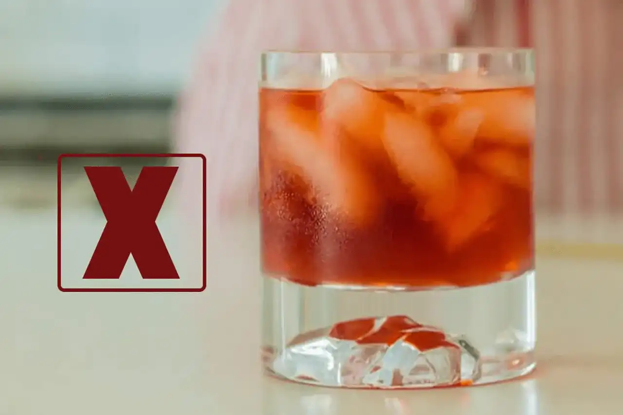 Dlaczego Negroni miesza się, a nie wstrząsa? Sekret smaku