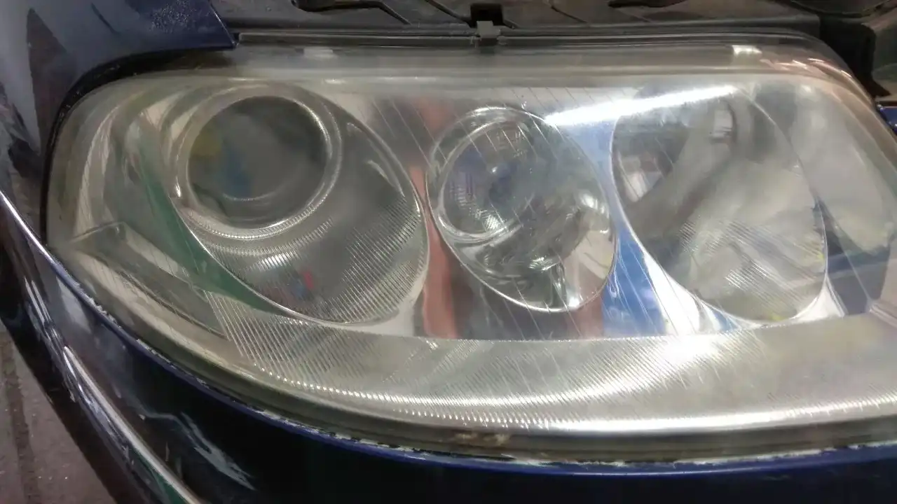 Jak polerować lampy w aucie, aby uniknąć zmatowienia i poprawić widoczność
