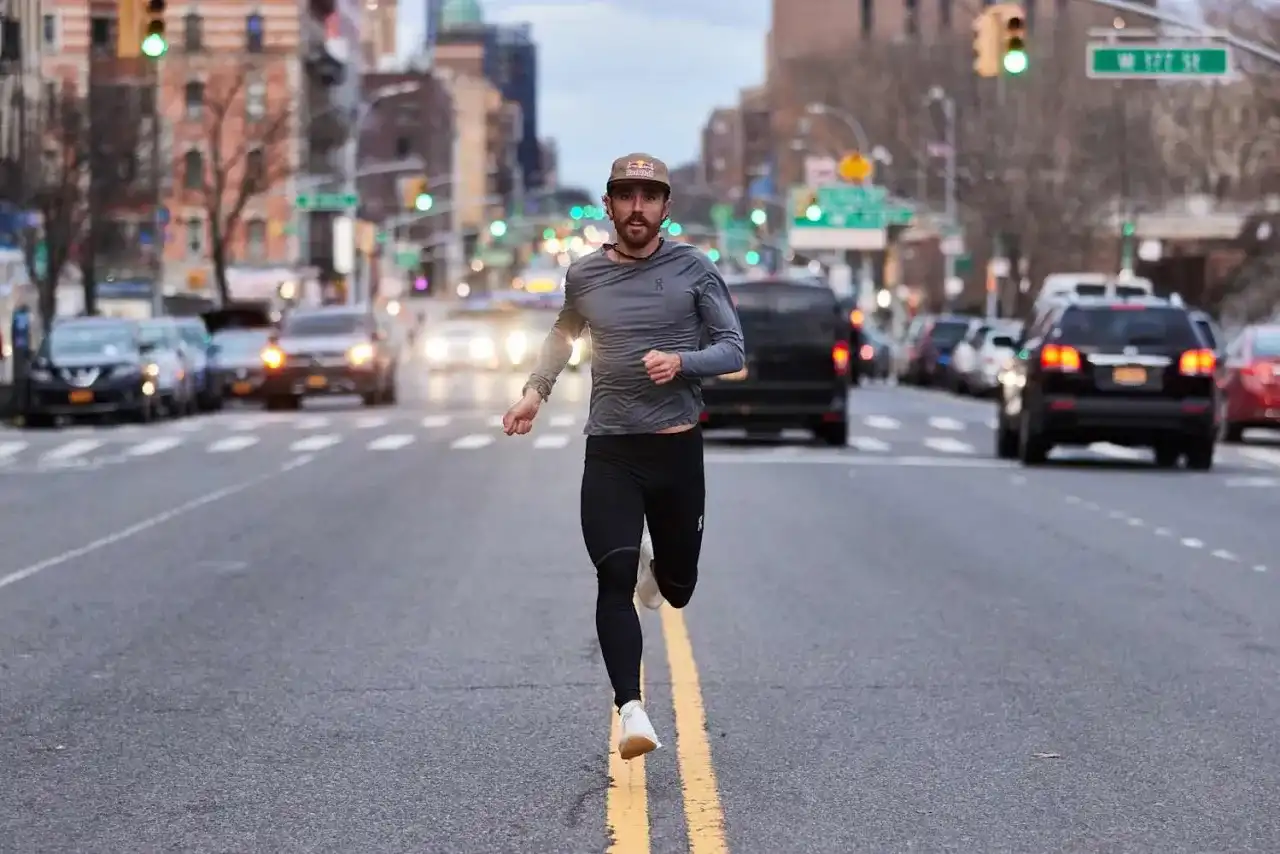 Biegać przed czy po posiłku? Sprawdź, co jest lepsze dla Ciebie