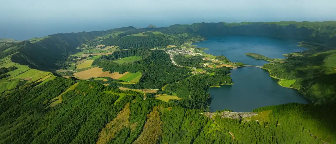 Odkryj jeziora Ukrainy: Niezwykłe wodne skarby tuż za granicą