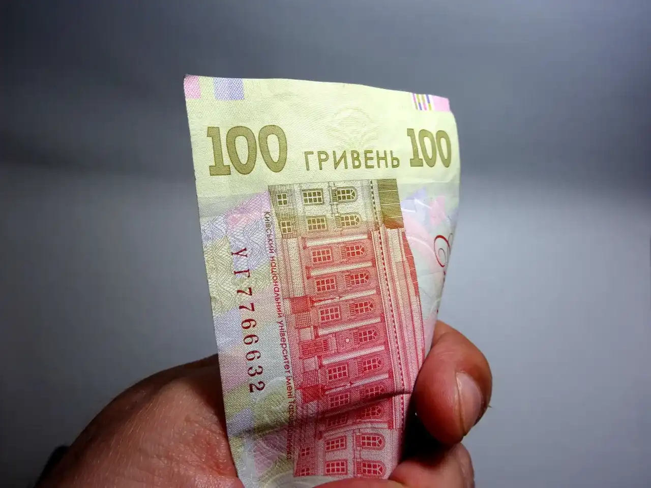 Ile zarabia lekarz na Ukrainie? Zaskakujące różnice w pensjach