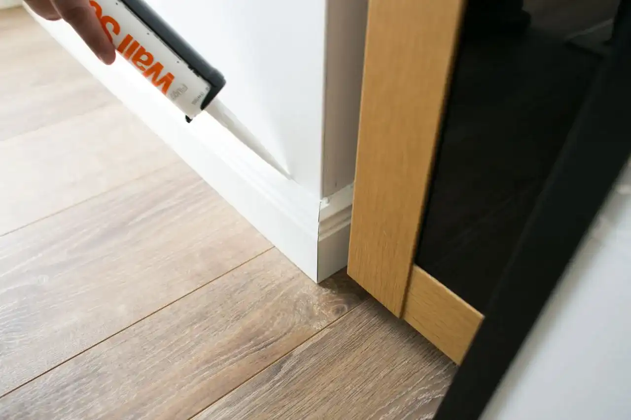 Jak dociąć listwy przypodłogowe? Precyzyjny poradnik DIY
